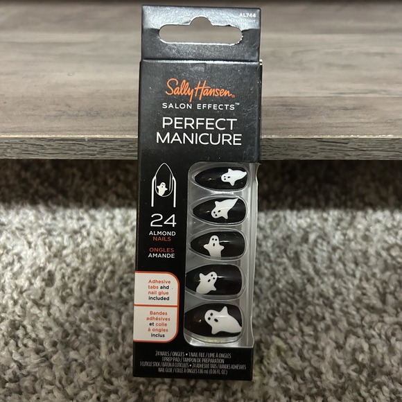 Other - Sally Hansen Salon Effects Perfect Manicure Halloween Ghost PressOn Nails Ghosts